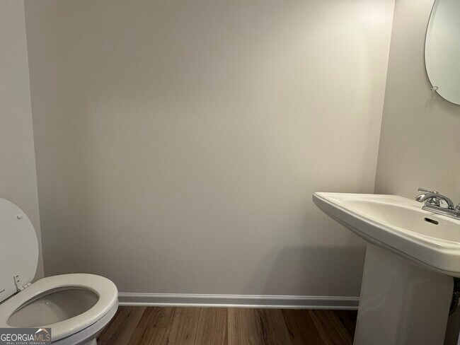 Building Photo - 190 Fair Oak Ln