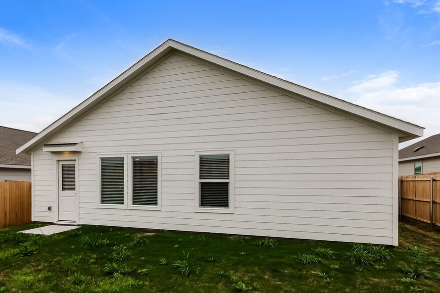 Building Photo - 2233 Crested Saguaro St