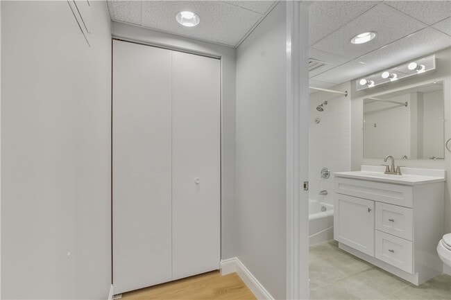 Building Photo - 20 America Way