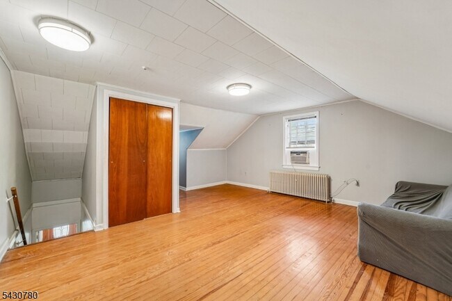 Building Photo - 1030 Jassamine Way