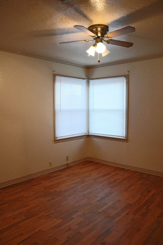 Building Photo - Cute and Clean 2 bedroom near SWOSU