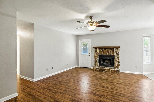 Building Photo - 3232 Riddle Dr