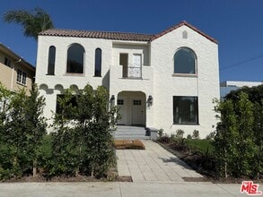 Building Photo - 900 N Alfred St