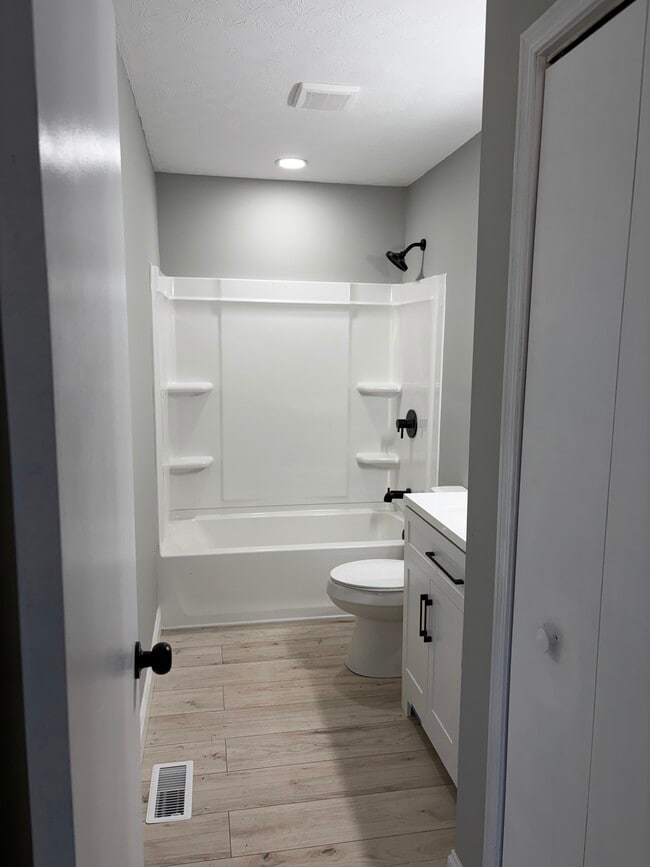 Building Photo - 41 Roberts Ln