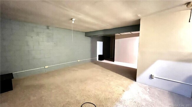 Building Photo - 72 Florence Way