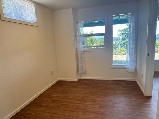 Building Photo - 3 bed/2 Bath, Spacious Home in Mount Verno...