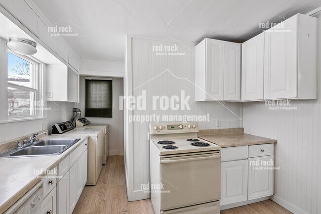 Building Photo - 1517 E Bridgeport Ave