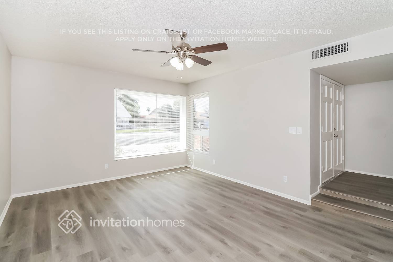 Building Photo - 6142 W Sunnyside Dr