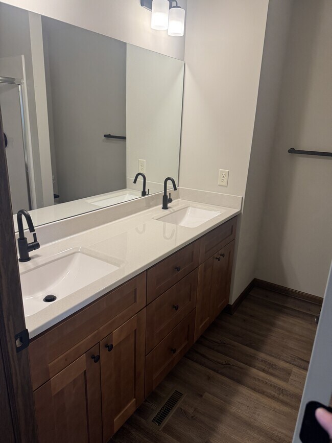 Building Photo - 210 W Samuel Ave