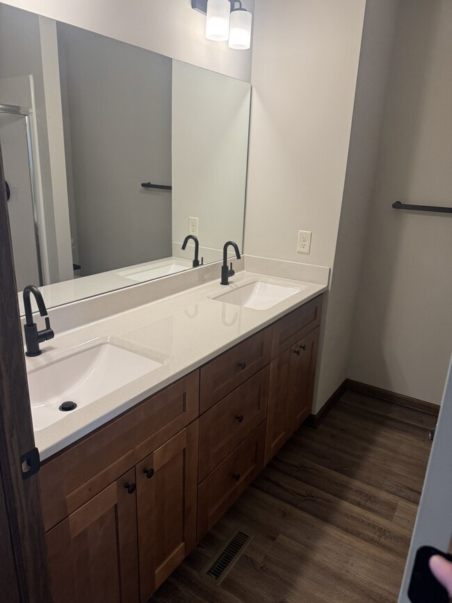 Building Photo - 220 W Samuel Ave