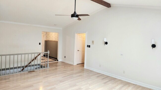 Building Photo - "Charming 3-Bed Oasis with 2.5 Baths on Carrington Court!"