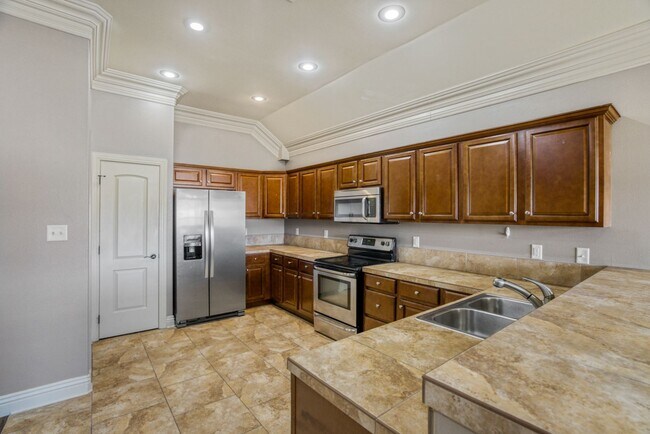 Building Photo - 110 Vienne Pl