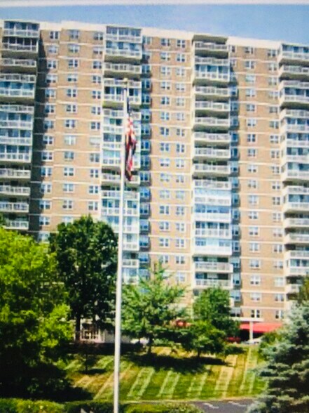 Building Photo - 2444 Madison Rd