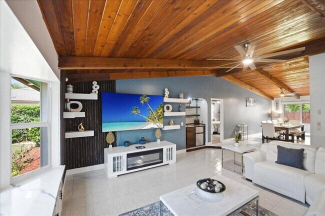 Building Photo - 1326 SW Bartell Ave