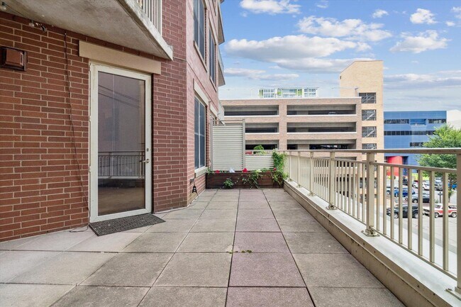 Building Photo - 333 W Mifflin St