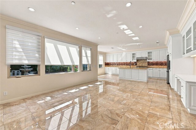 Building Photo - 34 Brindisi