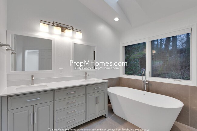 Building Photo - 2570 Oregon City Blvd