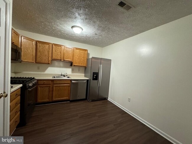 Building Photo - 1604 Briarview Ct