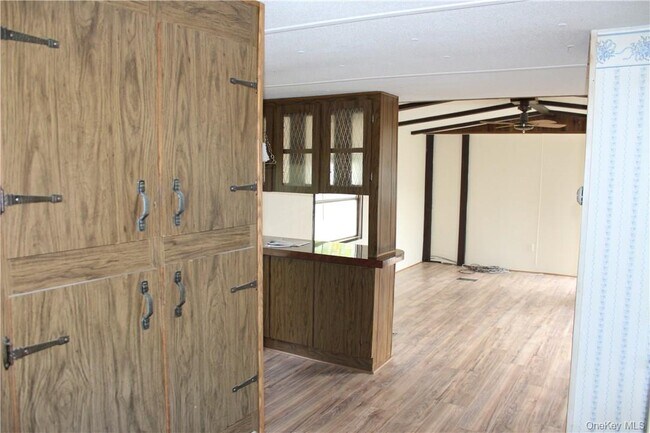 Building Photo - 16 Tanglewood Park Dr