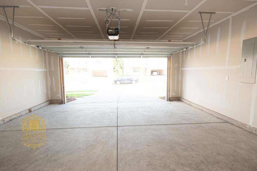 Building Photo - 1361 Secrest Commons Dr