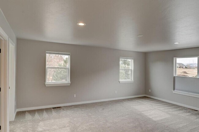 Building Photo - 275 Triple Creek Dr