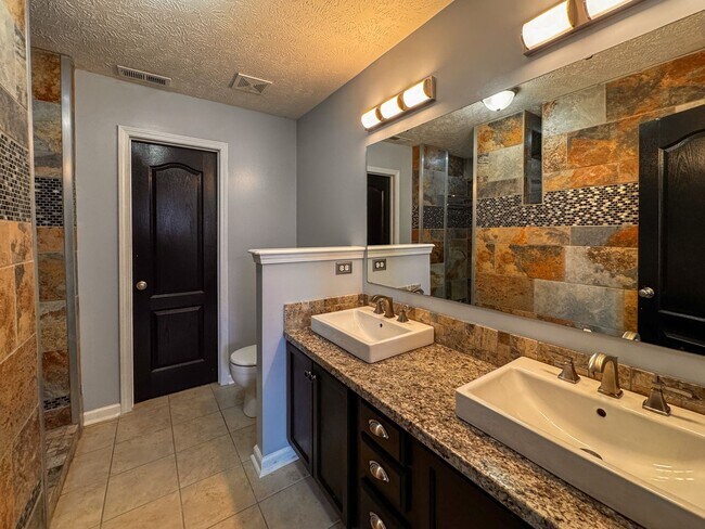 Building Photo - Lovely 4 Bed 2 Bath Home in Hope Mills