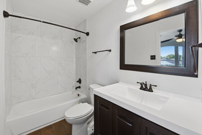 Building Photo - 11710 Fossil Rock Ln