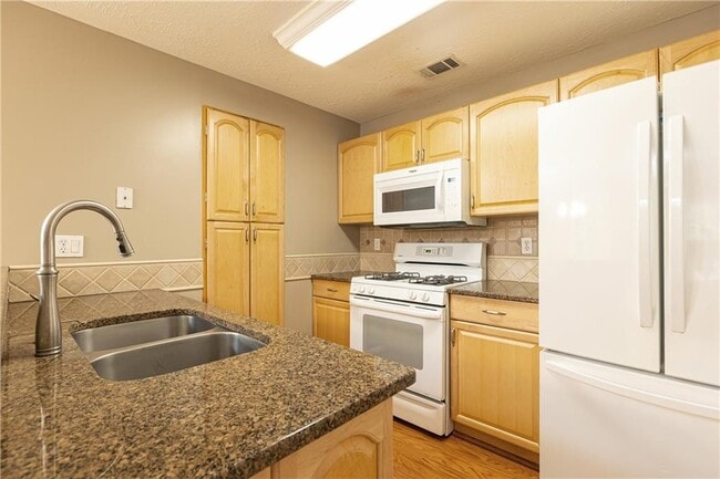 Building Photo - 2014 River Heights Walk SE