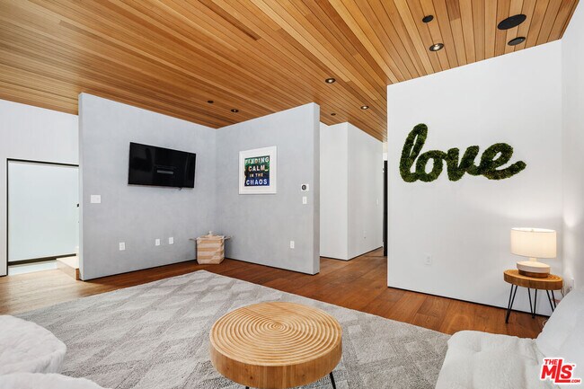 Building Photo - 303 Windward Ave