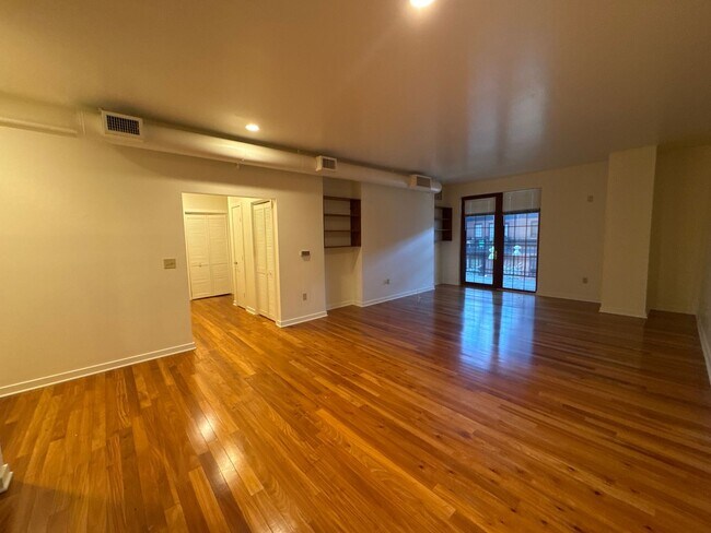 Building Photo - Lehigh Riverport 2 Bedroom Condo