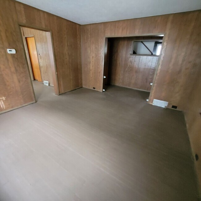 Building Photo - Single Family Home 3 beds 1 bath FOR RENT!