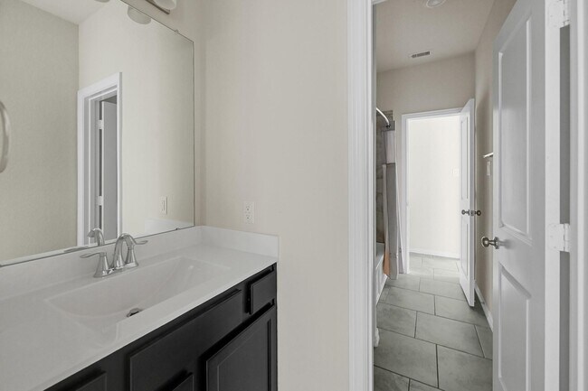 Building Photo - 2403 Dovetail Park Ln