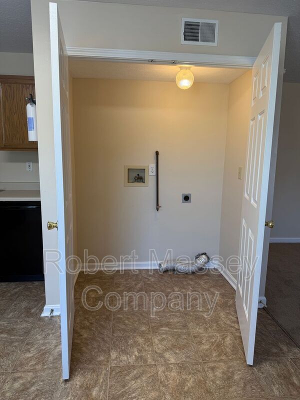 Building Photo - 7907 Canonero Way