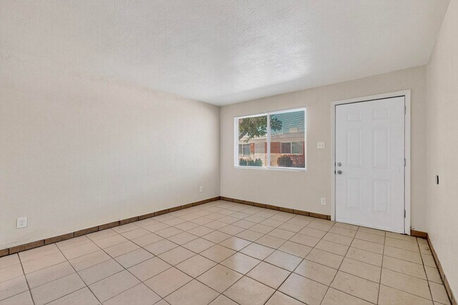 Building Photo - 540 Cardenas Dr SE