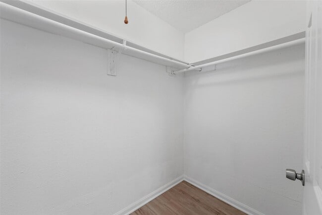 Building Photo - 18009 Split Oak Cir