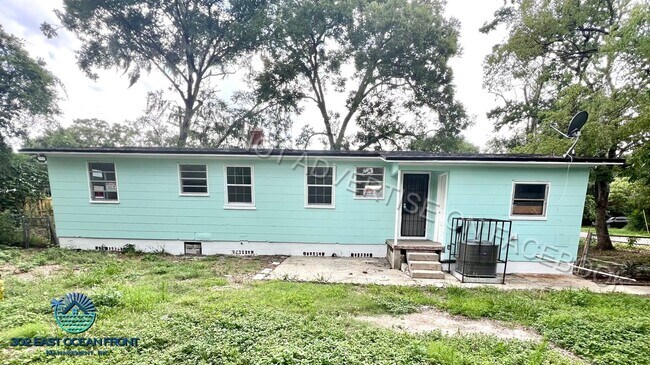 Building Photo - Gorgeous 3 bedroom / 1 bathroom home ready...