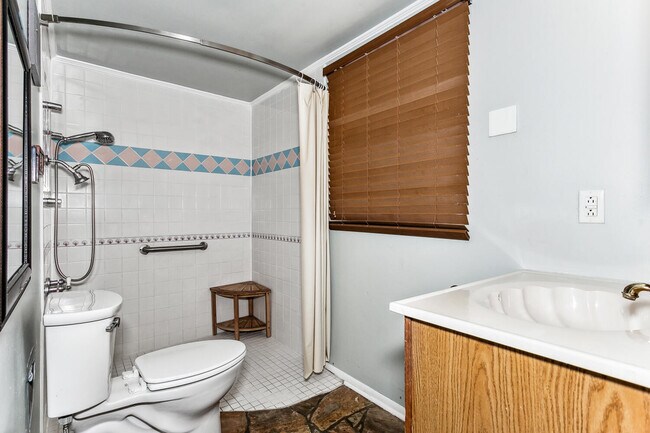 Building Photo - 1402 Via De Luna Dr