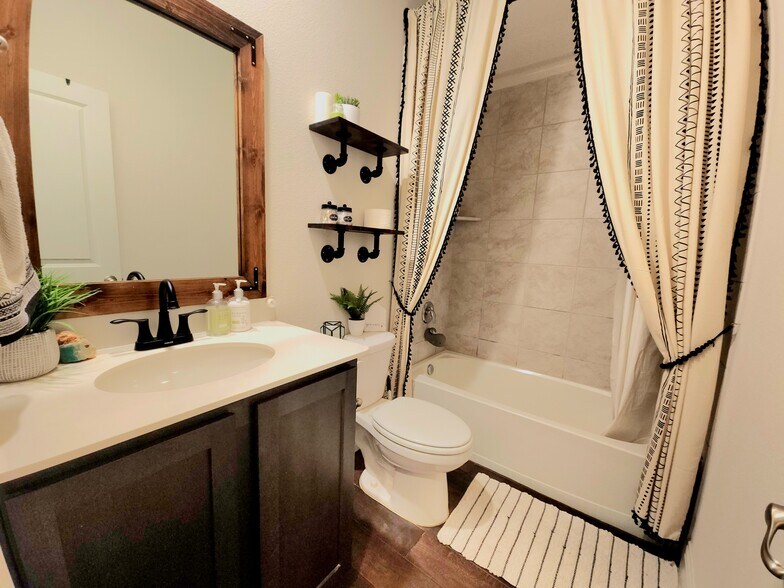 Building Photo - 3012 Denver Ave