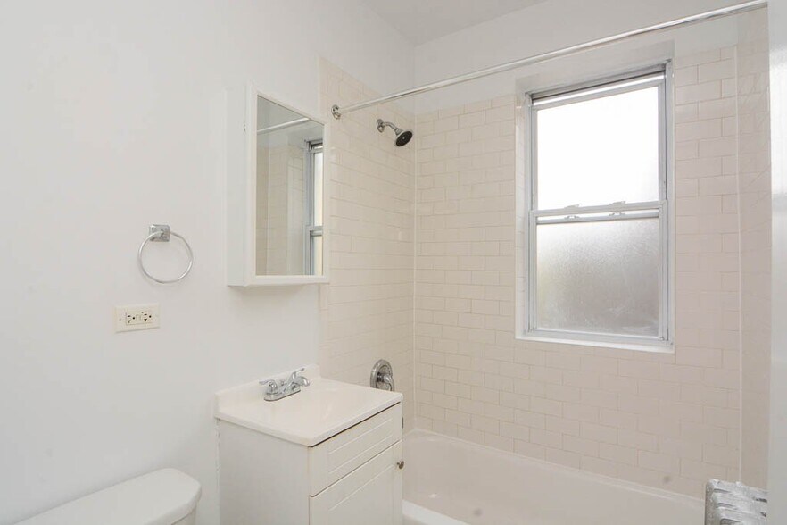 Building Photo - 2600 N Kimball Ave