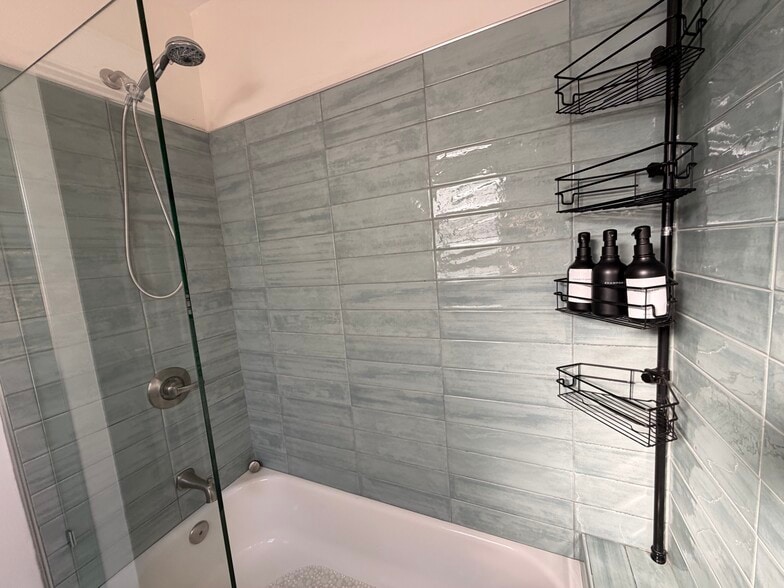 Building Photo - 510 N St Andrews Pl