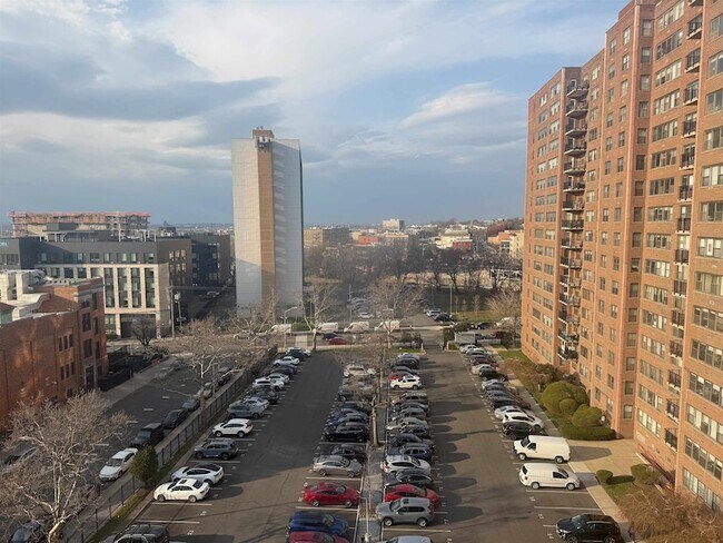 Building Photo - 10 Huron Ave