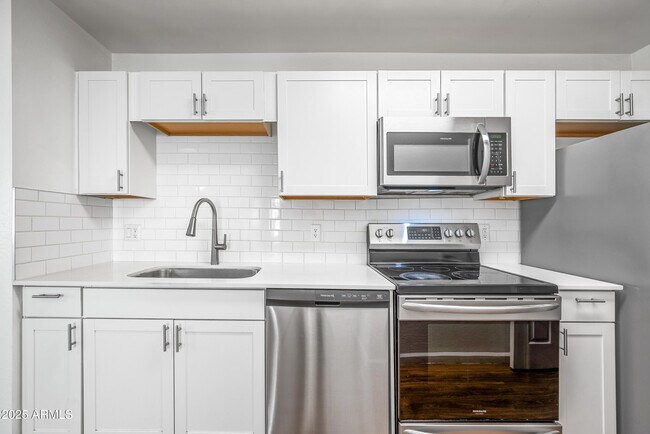 Building Photo - 3065 N 67th Ave