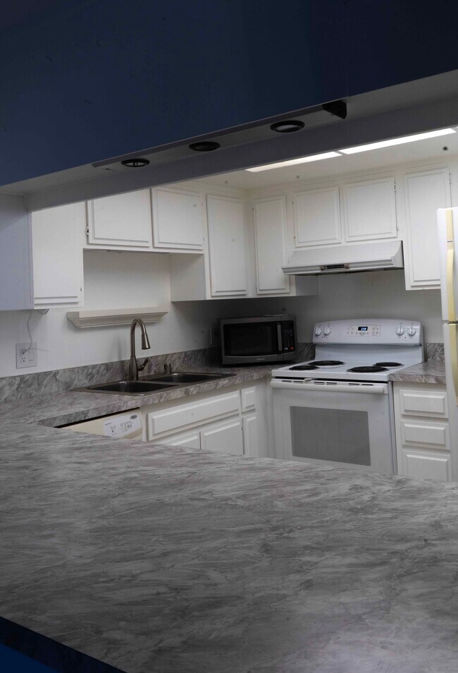 Building Photo - 2017 Normandy Ct