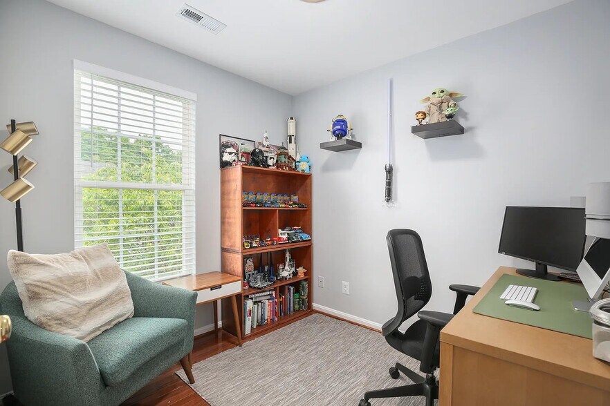 Building Photo - 7206 Finch Ln