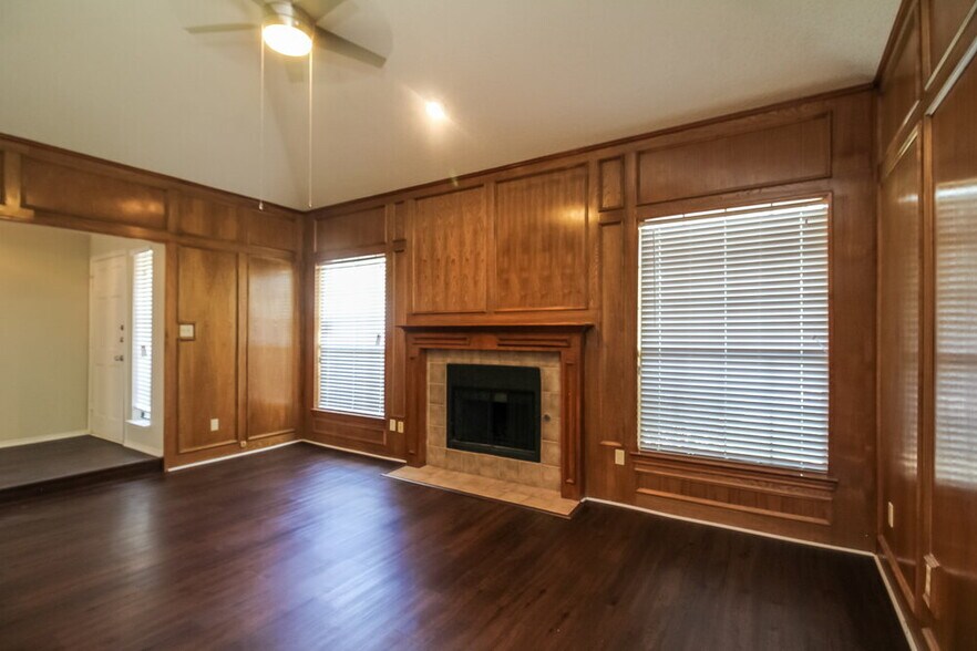 Building Photo - 927 Aspen Dr
