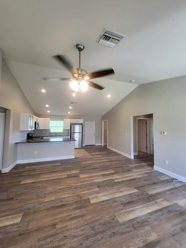 Building Photo - 9020 S Indio Cir