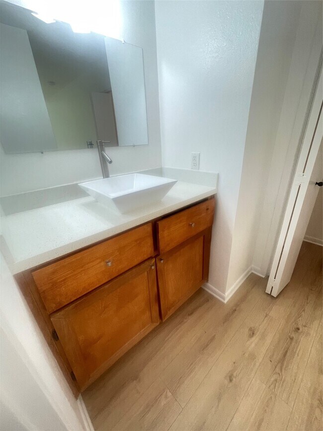 Building Photo - 701 Rosedale St