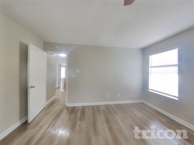 Building Photo - 6591 Anson Ct