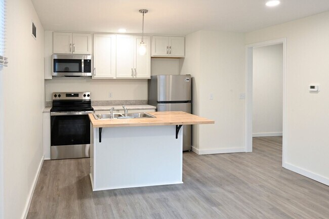 Building Photo - 108 Western Ave