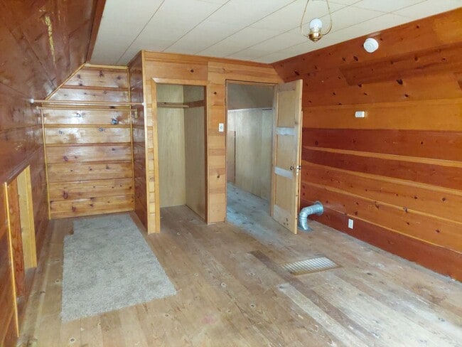Building Photo - *LONG TERM RENTAL* (No Pets)